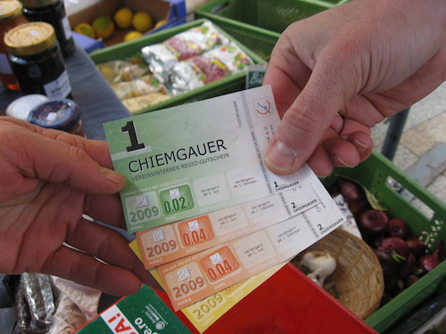 Jacsó Enikő: Helyi pénzek