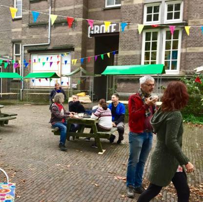 Komlósi Bence, K. Theisler Katalin: Kooperatív lakozás, avagy egy közösségi lakásmodell. In: Építész Műhely Közlöny 232.