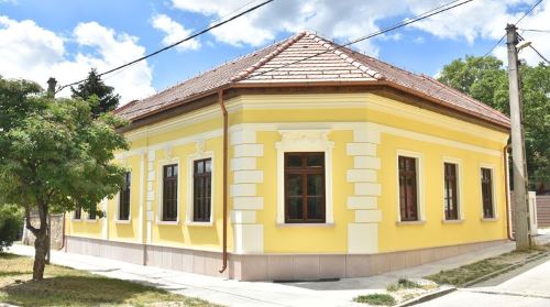 Könyvtár a kertben, kert a könyvtárban